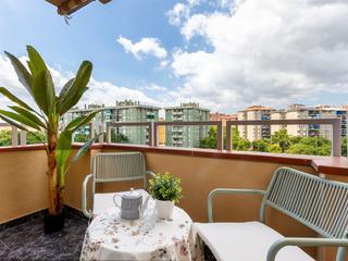 Piso en Francesc macia  78. Vivienda totalmente reformada con terracita y ascensor