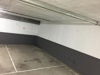 Lloguer Aparcament de moto a Carrer de ramon sala i saçala 15. Plaça de parking per cotxe apte per moto