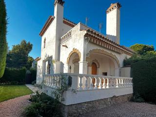 Xalet a Carrer de ramon berenguer iv 10. Se vende encantadora casa pareada en la zona del casalot