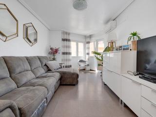 Apartamento en Torreviejenses ausentes 45. Este encantador apartamento, recientemente reformado de 110m2  a