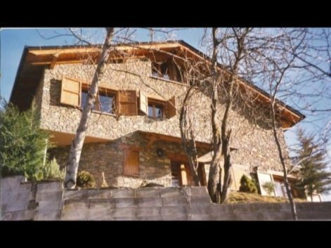 Foto 275432d0-85a6-4a3c-951b-faf1c18afbd6. Towny house in carrer canal 18 in Valls de Valira (Les)