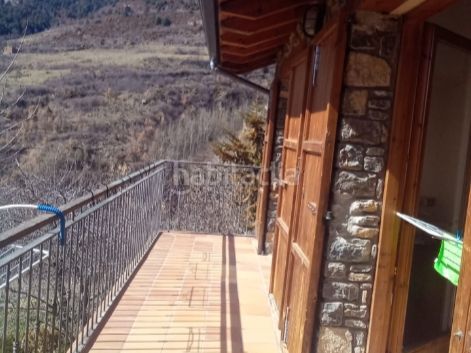Foto c50b8ef5-01cd-492e-bc21-fac42c6e133e. Towny house in carrer canal 18 in Valls de Valira (Les)