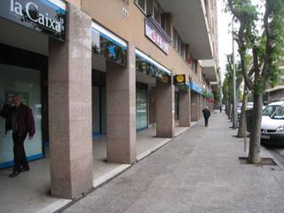 Lloguer Oficina a Carrer de francesc macià 3. Oficina en zona centrica de salt entorn ajuntament, bancs. casa