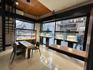 Local Comercial a Carrer de santa maria 15. Local totalmente reformado , listo para abrir.