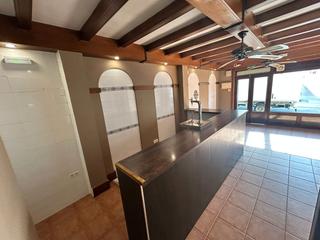 Alquiler Local Comercial en Avenida de fuente amarga 45. Local comercial en zona de gran paso