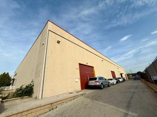 Rent Industrial building in Coure 37. Naves industriales en polígono riu clar – 700 m² totales con pat