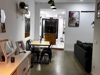 Casa aparellada a Calle les animes 67. Casa de pueblo