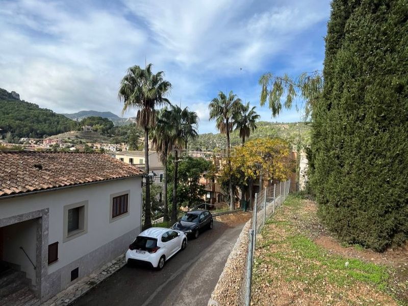 Foto f42e802f-f87f-49ff-a66b-491776fe5fca. Residential plot in calle llorenç villalonga 8 in Esporles