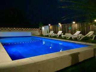 Chalet in Carrer fonoll 10. Villa  4 chambres, à 1 h15 de barcelone ,clim, piscine 900 m de