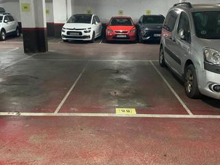 Location Parking voiture à Gran via de les corts catalanes  1013. Plaza de garaje para coche mediano,grande.