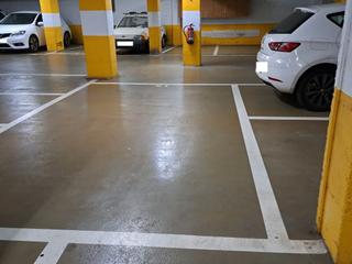 Aparcament cotxe a Carrer d'antoni gaudí 8. Parking en el centro de gavà