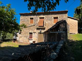 Masia a Barri cos 17. Casa rústica con vistas al acantilado en castellfollit de la roc