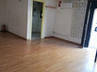 Lloguer Local Comercial a Calle del parc  17. Local centrico