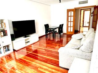 Pis a Calle ciruela 31. Piso exterior muy luminoso con garaje cerrado y trastero – zona