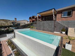 Chalet en Valhondo 25. Impresionante chalet unifamiliar en venta con piscina infinity,