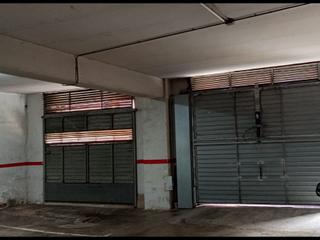Parking voiture à Carrer del perú 35. Plaza para coche mediano