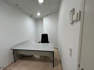 Alquiler Oficina en Josep torras i bages 45. Despacho privado en vivero de empresas en zona centro