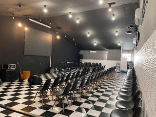 Location Bâtiment à usage industriel à Passeig d'enric sanchís 44. Local de 230 m² con dos plantas, espacios abiertos y salas priva