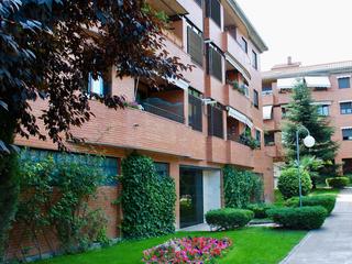 Pis a Calle rumanía 3. Piso 145 m2,  4 hab, 3 baños en zona residencial avda. de europa