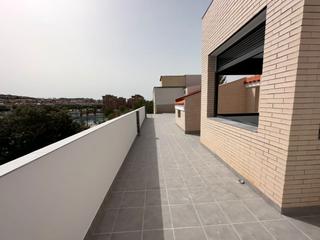 Lloguer Dúplex a Carrer de la serra 40. Dúplex con terraza y balcón en les franqueses