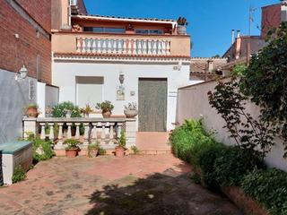 Semi detached house in Carrer nou 2. Casa con encanto en venta