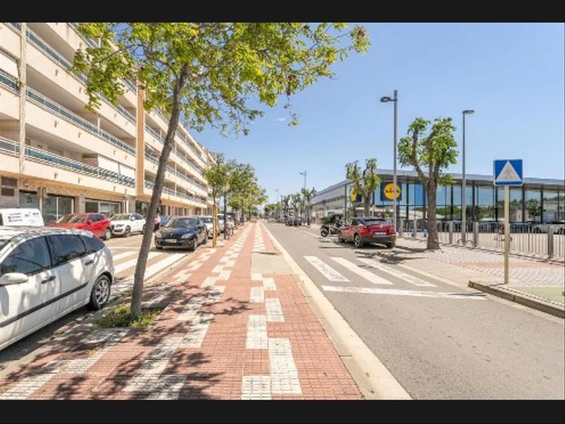 Foto cac37bdf-8b34-4d15-bac7-81f9426b2d38. Piso en via augusta 15 piso en ubicación excelente con piscina y parking en Cambrils