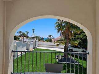 Location Chalet à Calle los geraneos 10. Villa independiente con piscina privada a 250metros de la playa
