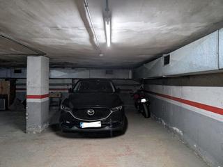 Location Parking voiture à Josep m. sagarra 93. Parking doble al costat de l' hospital