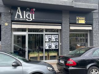 Traspàs Local Comercial a C/angel  17. Salón peluquería + estética bien situado