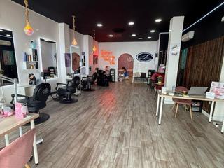 Transfer Business premise in Calle larga  20. Peluquería, estetíca
