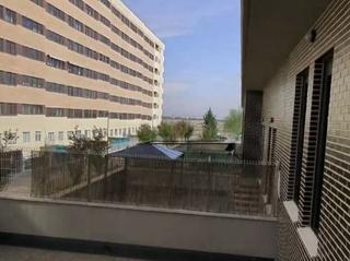 Location Appartement à Calle puente del reino 31. Piso en alquiler con terrasa en arcosur, zaragoza