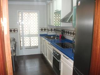 Alquiler Piso en San isidoro 8. Alquilo habitación muy luminoa y soleada achica estudiante
