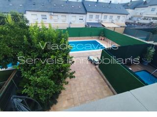 Reihenhaus in Avinguda terrassa 1. Casa espaciosa con piscina privada en can trias viladecavalls
