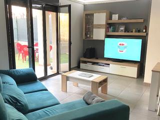 Rent Ground floor in Carrer de sant rafael 8. Bajo con jardín