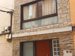 Casa a Carrer dels prats 1. Casa unifamiliar en el corazón de sant martí de tous: calidad de