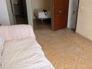 Casa adossada a Sant valentí  36. Casa de pueblo céntrica