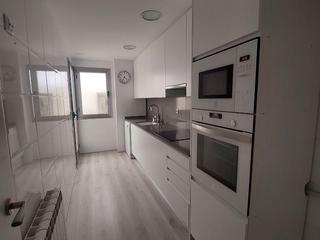 Affitto Appartamento in Comte jofre 1. Piso y párking para entrar a vivir