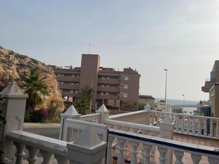Location Maison jumelée à Carrer colombia 105. Adosado en alquiler