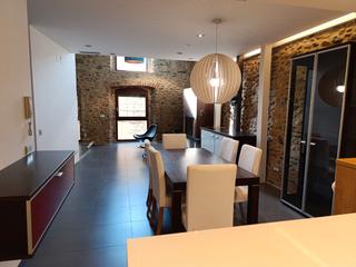 Lloguer Casa aparellada a Baixada de la font 12. Casa en molt bon estat, ideal per gent gran.