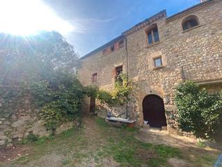 Casa a Carrer del riu-vilert 9. Masia en venta en esponellà