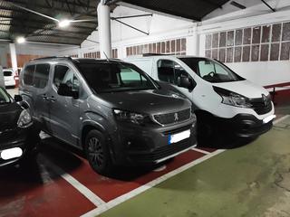 Affitto Posto auto in Travesia industrial 205. Se alquila garaje / parking para coche grande o furgoneta.