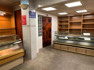 Lloguer Local Comercial a Los santos de la piedra 22
