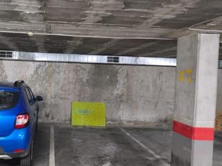 Miete Autoparkplatz in Carrer de veneçuela 25. Parking para coche grande