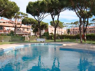Lloguer Casa adossada a Carrer de salou 3c. Casa adosada esquinera con piscina comunitaria. a un paso del ma