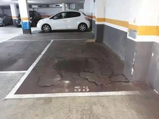 Location Parking voiture  Polonia 12-14. Parking espacioso en horta-gracia