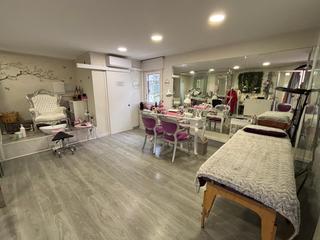 Traspaso Local Comercial en Avinguda pau casals 31. Salón de estética, head spa y peluquería
