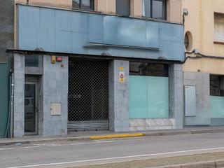 Oficina en Rambleta del pare alegre 28-30. Local oficina en plata baja muy centrico y a 200 metros de los j