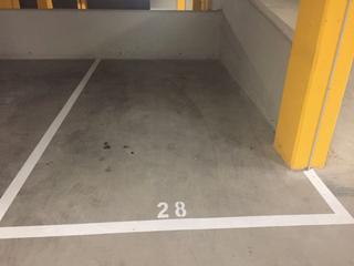 Miete Autoparkplatz in Mossen santiago oliveras 5. Plaça parquing a planta -1 amb sortida directa al carrer per por