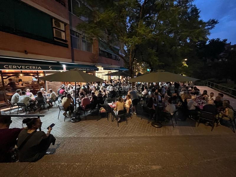 Foto dbae7871-0f93-4824-ae8b-3dc2a2d7f2dc. Traspàs local comercial a avinguda de catalunya 38 a Badalona