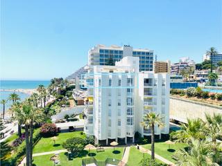 Appartement à Avenida antonio machado  43. Piso frontal al mar en primera línea de playa